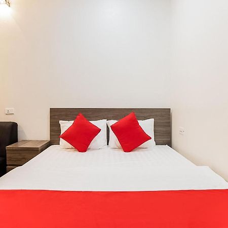 Khach San Giao Thong Hotell Hanoi Exteriör bild