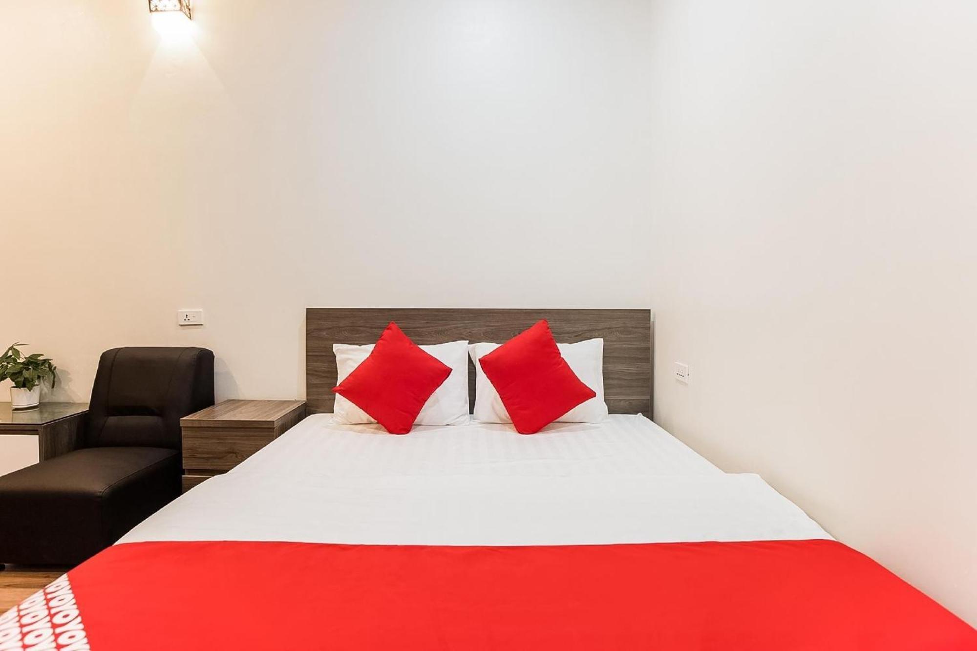 Khach San Giao Thong Hotell Hanoi Exteriör bild