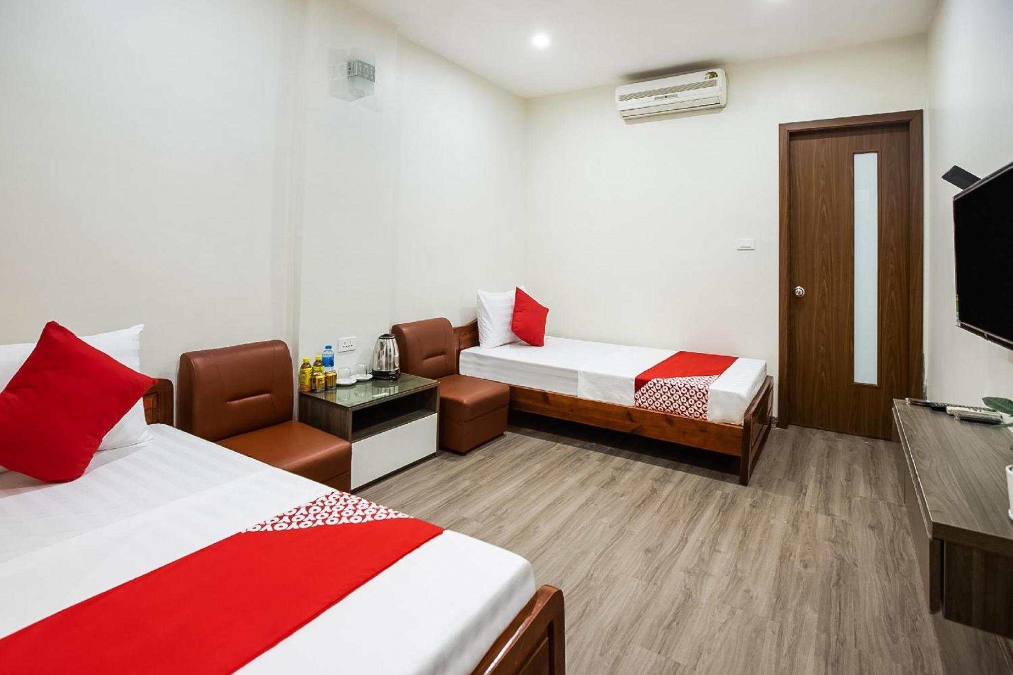 Khach San Giao Thong Hotell Hanoi Exteriör bild