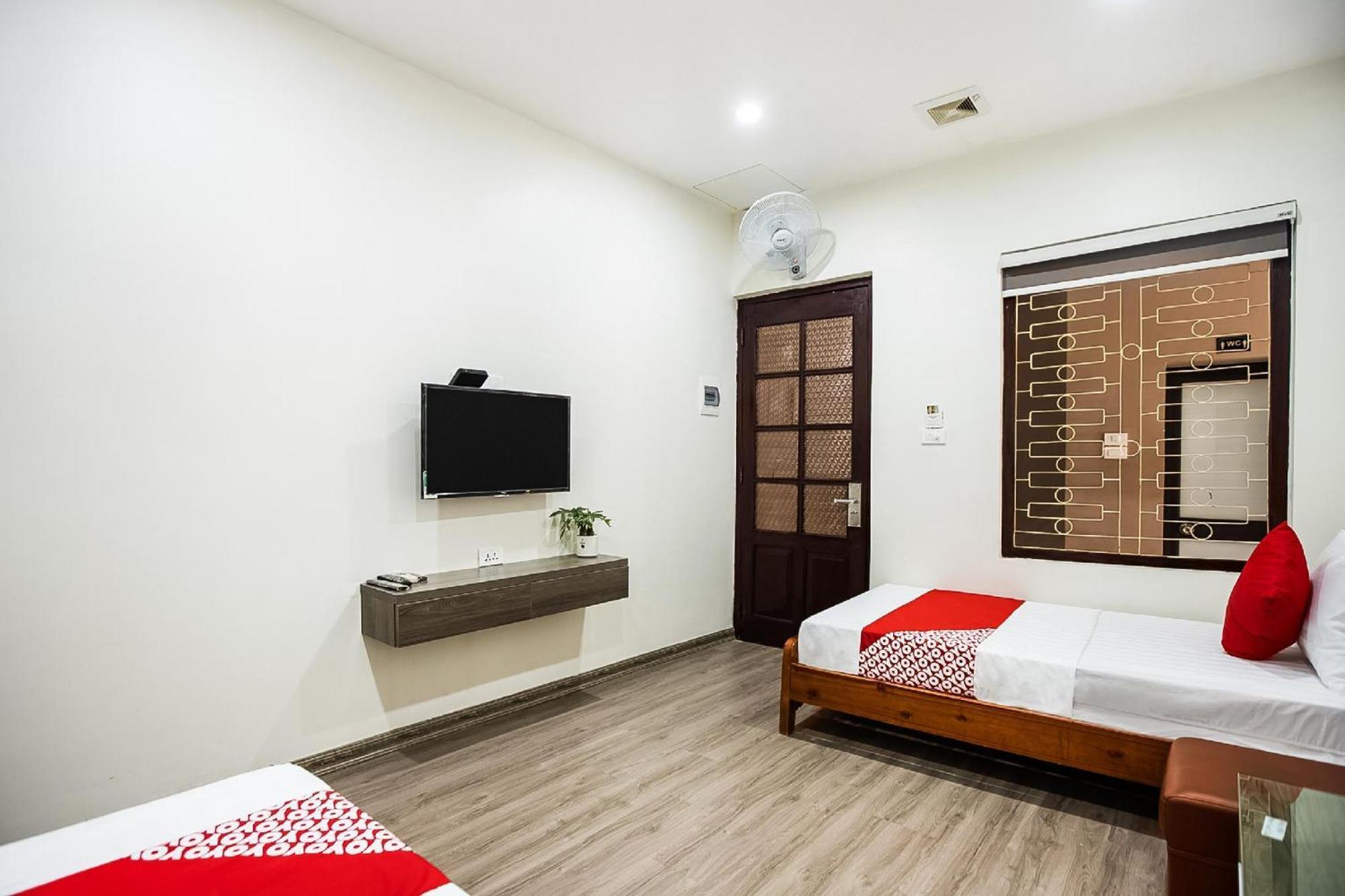 Khach San Giao Thong Hotell Hanoi Exteriör bild