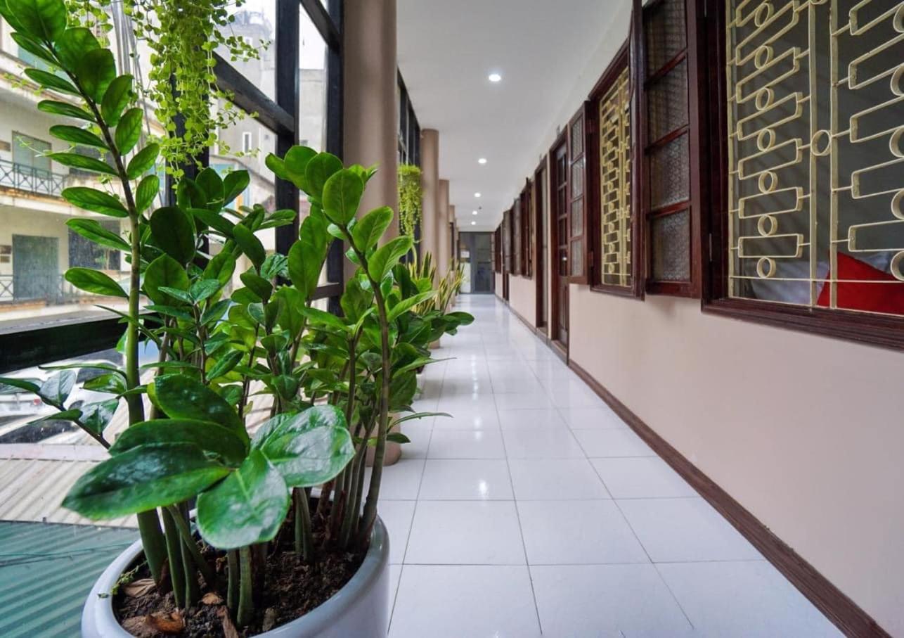 Khach San Giao Thong Hotell Hanoi Exteriör bild