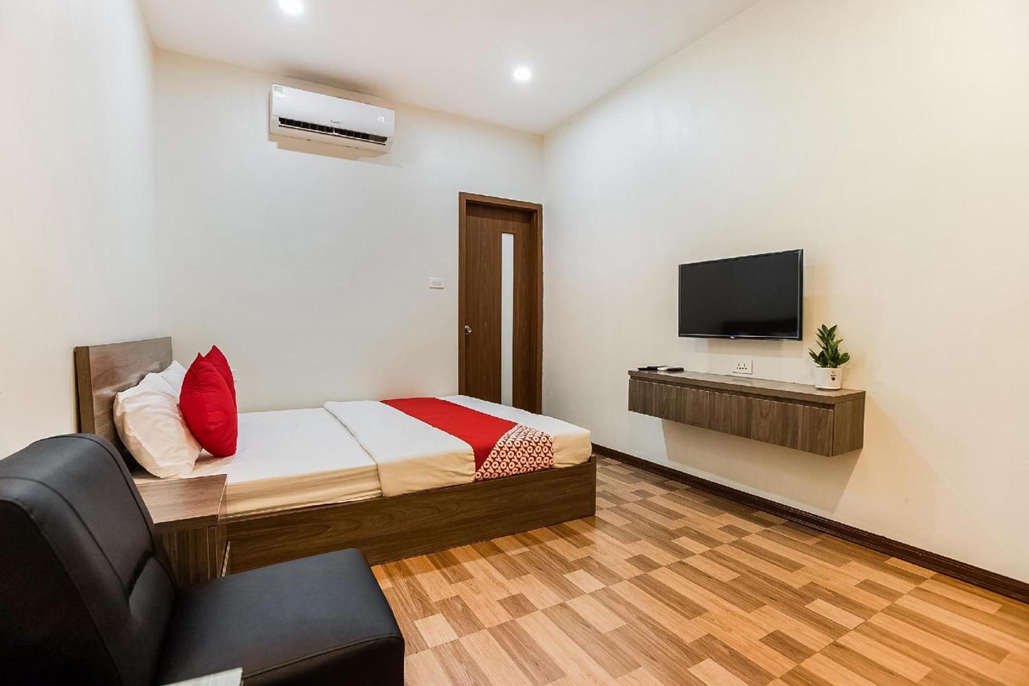 Khach San Giao Thong Hotell Hanoi Exteriör bild