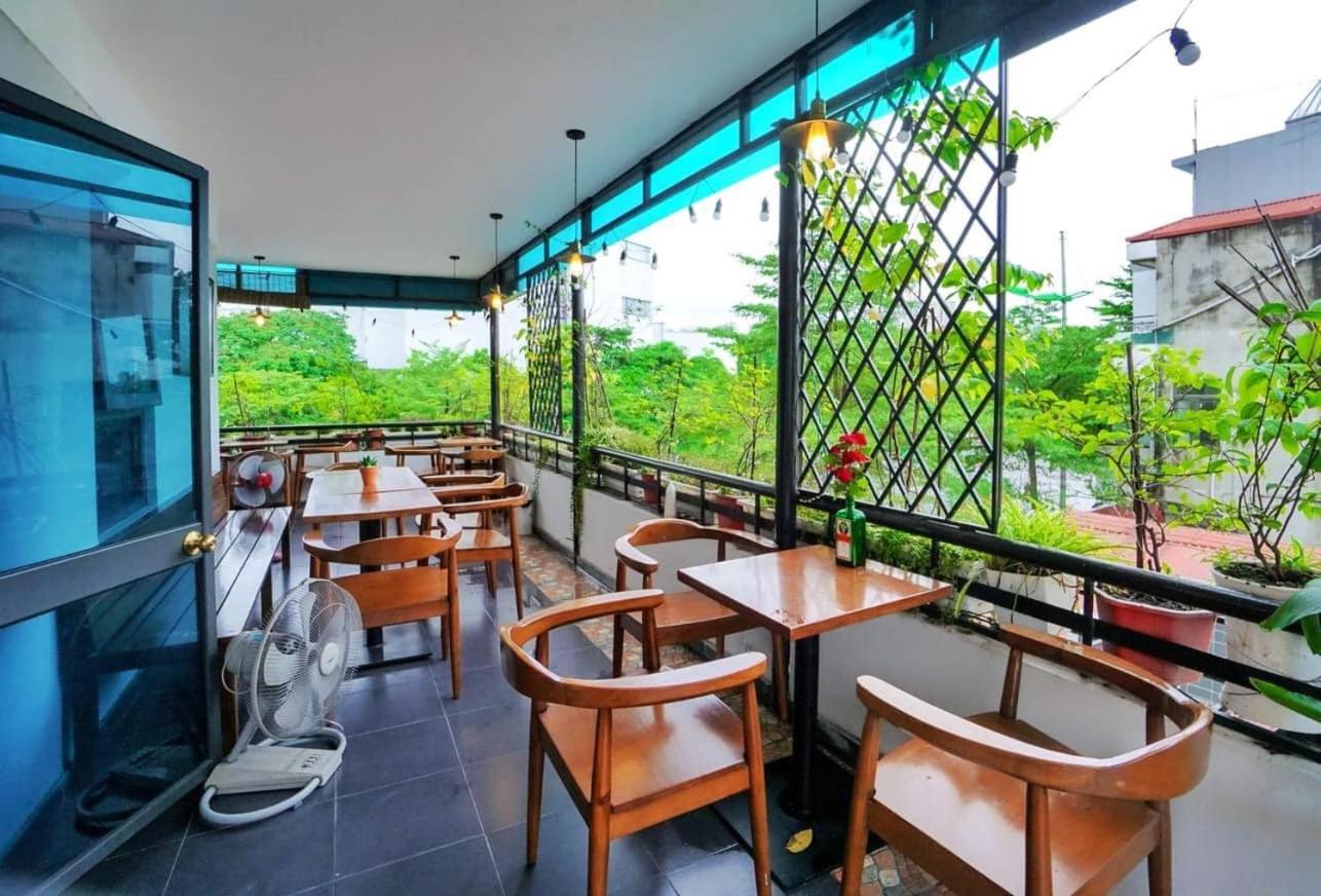 Khach San Giao Thong Hotell Hanoi Exteriör bild
