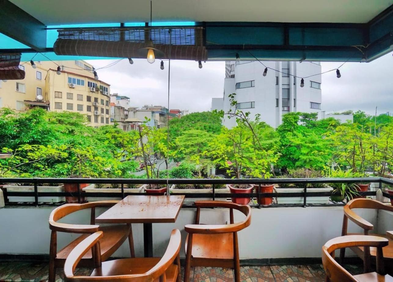 Khach San Giao Thong Hotell Hanoi Exteriör bild