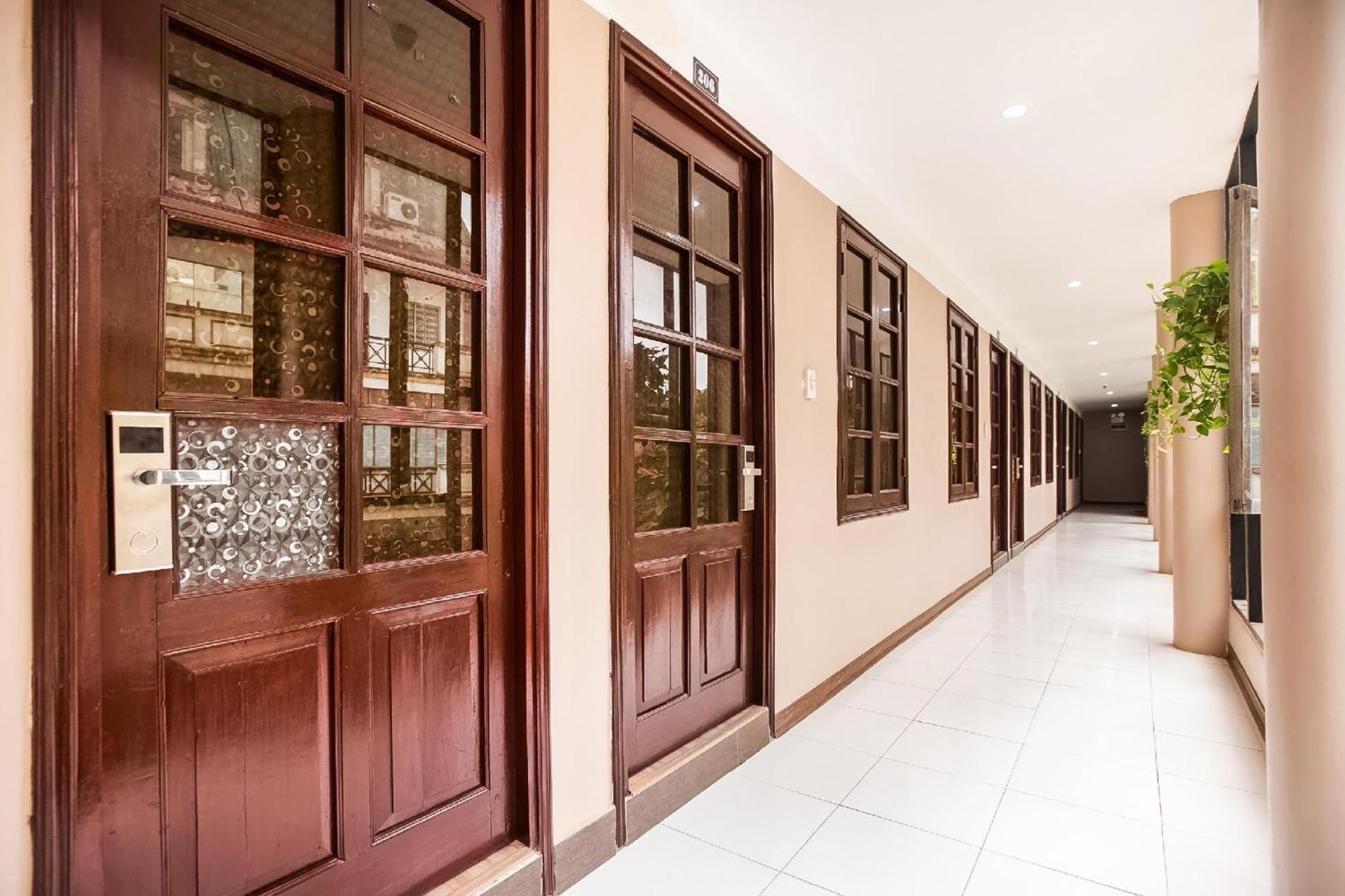 Khach San Giao Thong Hotell Hanoi Exteriör bild