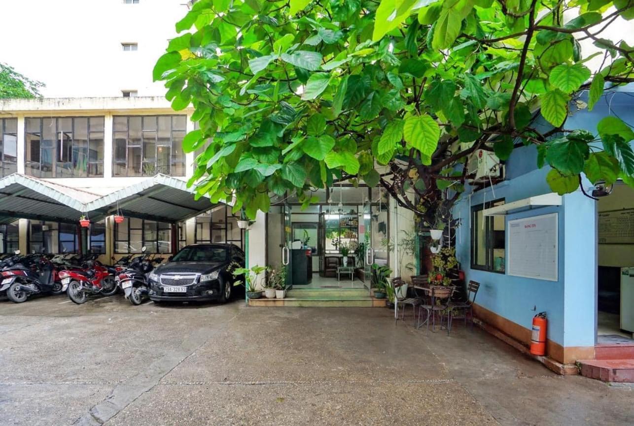 Khach San Giao Thong Hotell Hanoi Exteriör bild