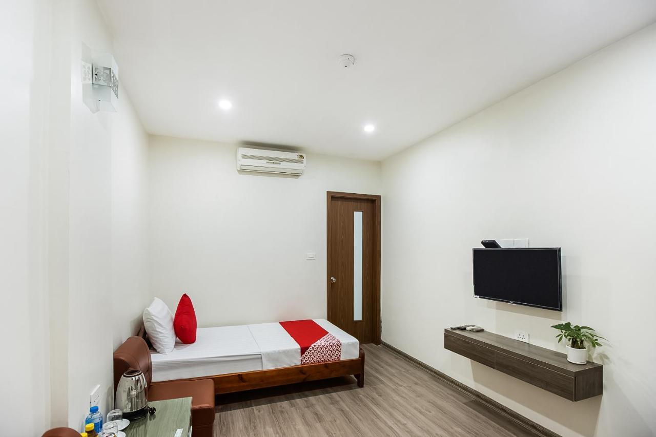 Khach San Giao Thong Hotell Hanoi Exteriör bild