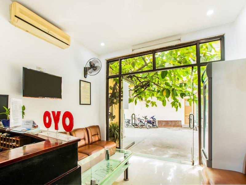 Khach San Giao Thong Hotell Hanoi Exteriör bild