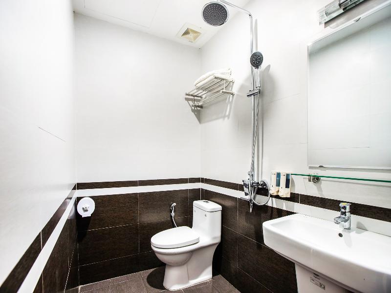 Khach San Giao Thong Hotell Hanoi Exteriör bild