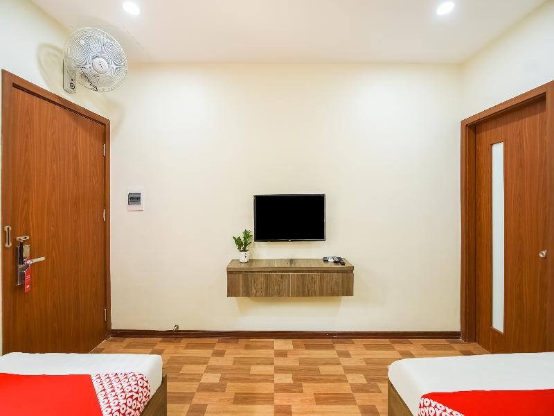 Khach San Giao Thong Hotell Hanoi Exteriör bild