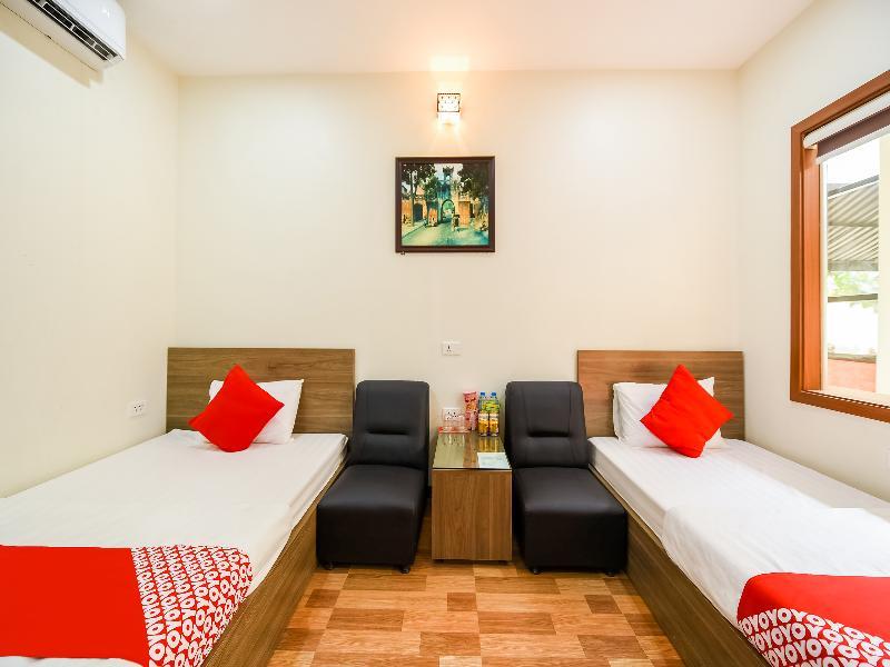 Khach San Giao Thong Hotell Hanoi Exteriör bild