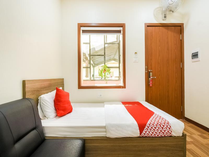 Khach San Giao Thong Hotell Hanoi Exteriör bild